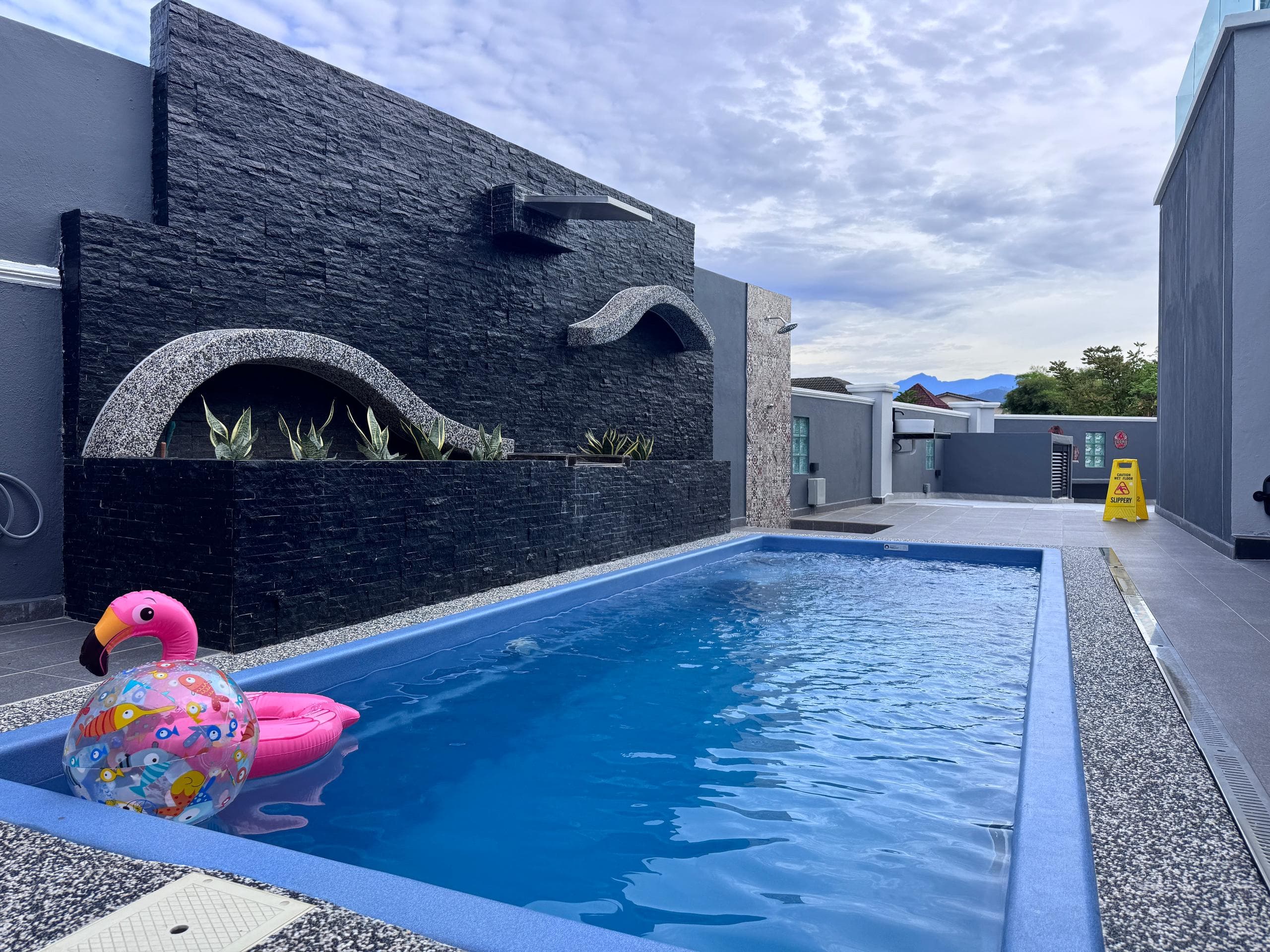 Moon22 Private Pool Homestay